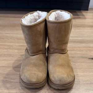 UGG Classic chestnut Tan Boots